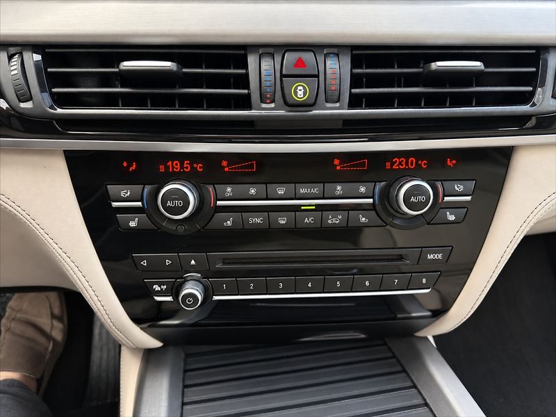 BMW X5 40e Xdrive LED HUD PANO TZ - fotka 28 z 42