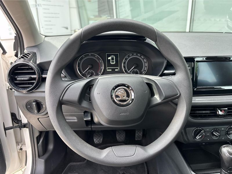 Škoda Fabia 1,0 MPI 48 kW ACTIVE - fotka 14 z 26