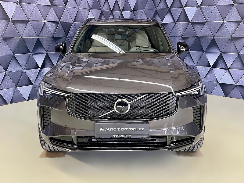 Volvo XC90 B5 AWD PLUS DARK, PANO, H&K - fotka 2 z 33