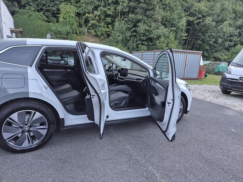 Škoda Enyaq 150kw, iV80 19ALU SOH 97% - fotka 17 z 46