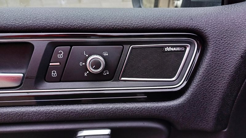 Volkswagen Touareg 3.0 TDI 193kW R-LINE-WEBASTO- - fotka 20 z 50