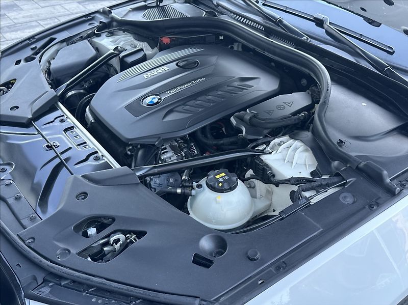 BMW Řada 5 3,0 530d 265PS  M Performance - fotka 47 z 54