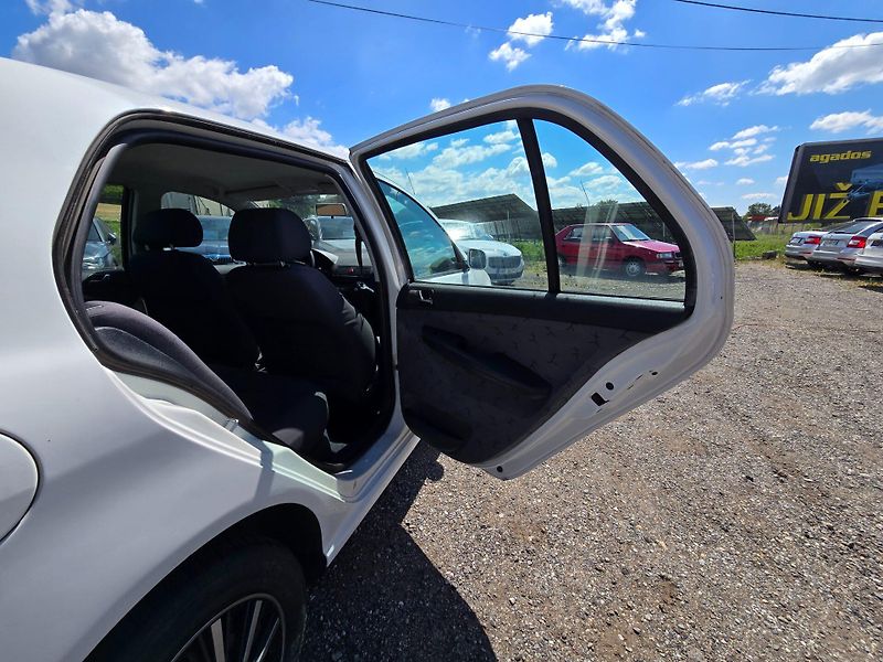 Škoda Fabia (2002) 1.4 i 55kw Elegance - fotka 17 z 22