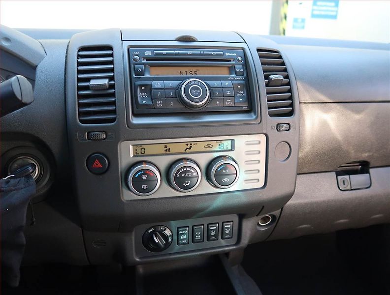 Nissan Navara (2008) 2.5 DCi, 4X4 - fotka 12 z 18