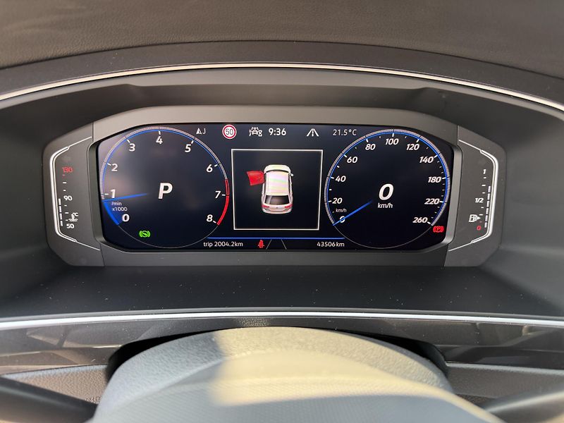 Volkswagen Tiguan R-Line 2,0 TSi/180kW 4x4 DSG - fotka 17 z 114