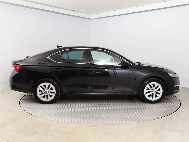 Škoda Octavia (2024) 2.0 TDI - fotka 6 z 19