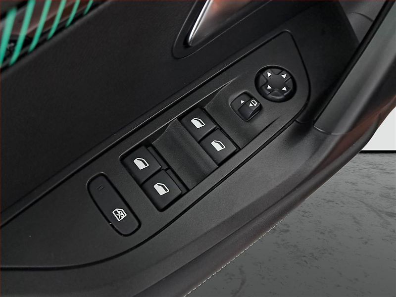 Peugeot 2008 (2021) 1.2 PureTech, Serv.kniha - fotka 16 z 19
