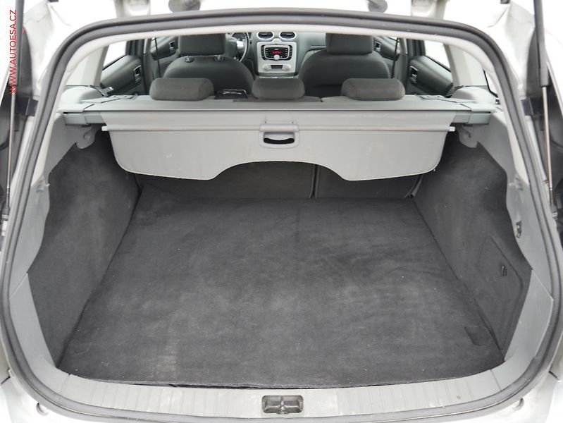 Ford Focus (2010) 1.6 TDCi, AC, tažné - fotka 7 z 19