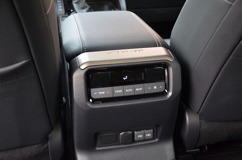Toyota Land Cruiser 2.4 iFORCE MAX / ČR (Dajbych) - fotka 23 z 45