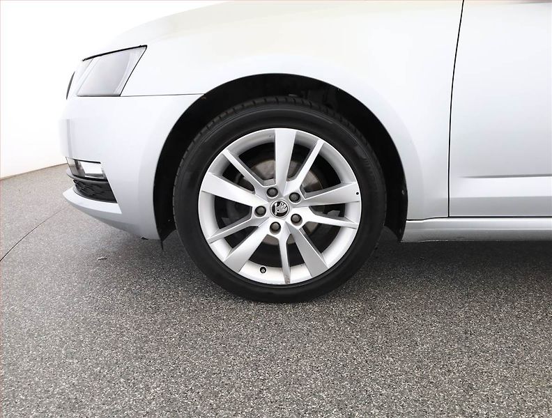 Škoda Octavia (2019) Ambition 1.6 TDI, Serv.kniha - fotka 12 z 19