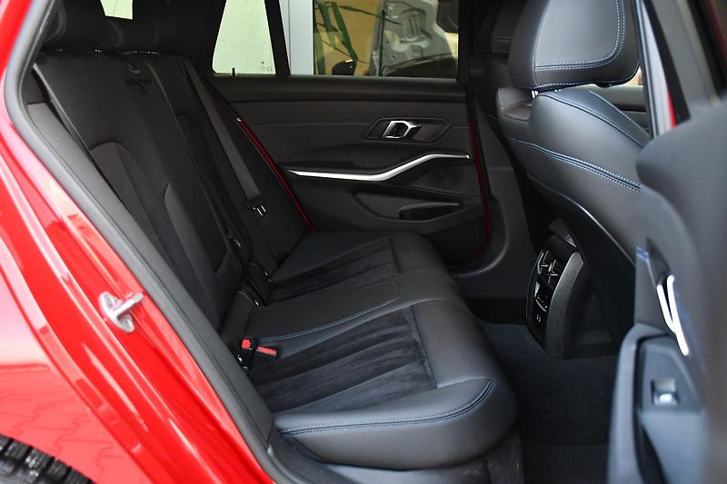 BMW Řada 3 320d xD M-SPORT ČR 3L-ZÁRUKA - fotka 23 z 51