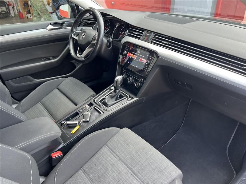 Volkswagen Passat 2,0 TDi Bussines DSG záruka - fotka 20 z 31