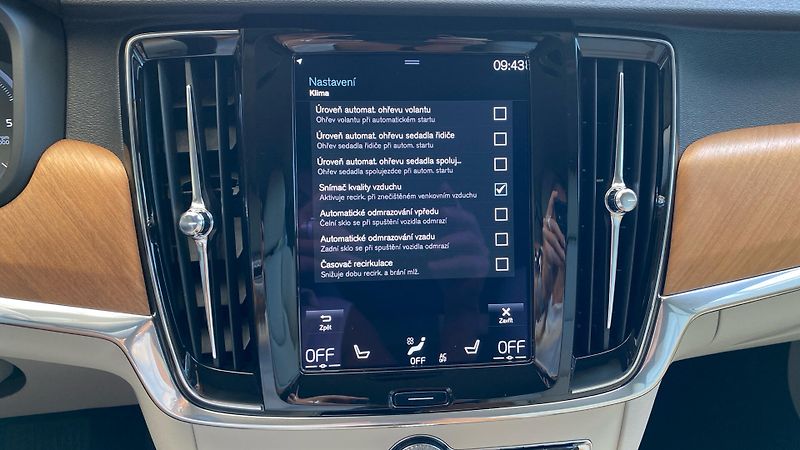 Volvo V90 MOMENTUM PRO, B4 AWD, 145+10 k - fotka 22 z 33