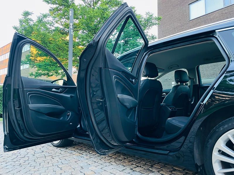 Opel Insignia 2.0CDTi KAMERA VÝHŘEV SERVISKA - fotka 23 z 51