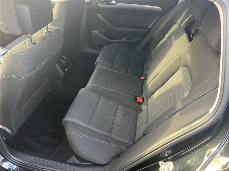Volkswagen Passat 2,0 TDi DSG,1.Maj,Odpočet DPH - fotka 28 z 30
