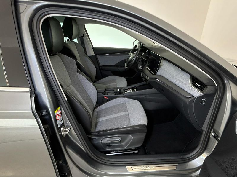 Škoda Octavia Top Selection DSG - fotka 9 z 29