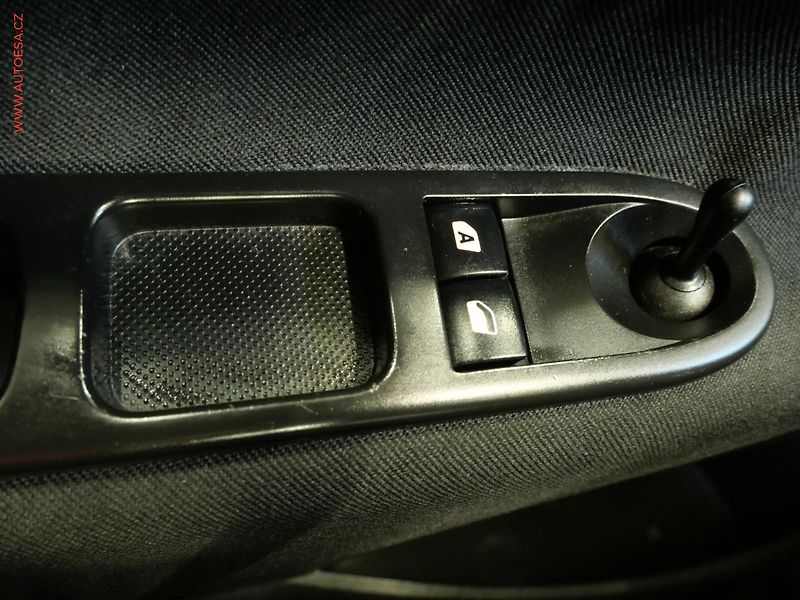 Peugeot 207 (2008) 1.4i, 1.maj,ČR, AC - fotka 14 z 18