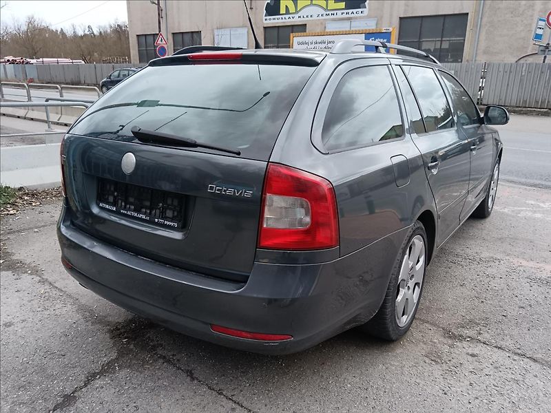 Škoda Octavia 2,0 TDi CR  Elegance - fotka 10 z 22