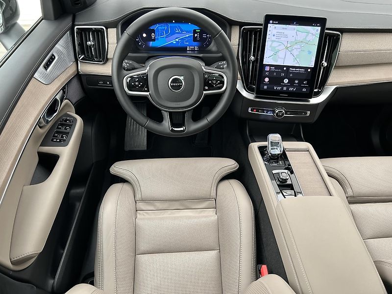 Volvo XC90 2.0 T8 AWD 4x4 ULTRA DARK - fotka 15 z 33