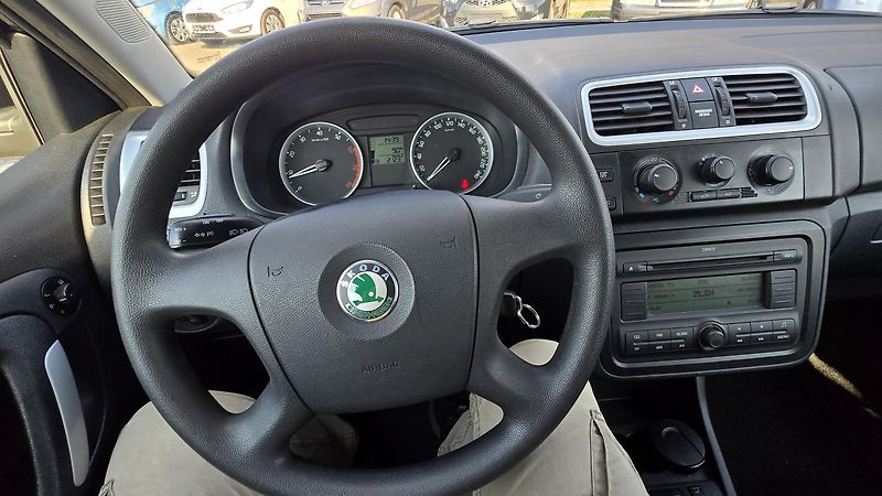 Škoda Fabia 1.4 16V AMBIENTE 1MAJITEL - fotka 30 z 36