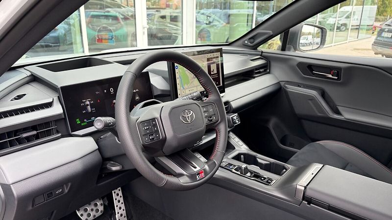 Toyota RAV4 4x4 PHEV GR Sport - fotka 12 z 23