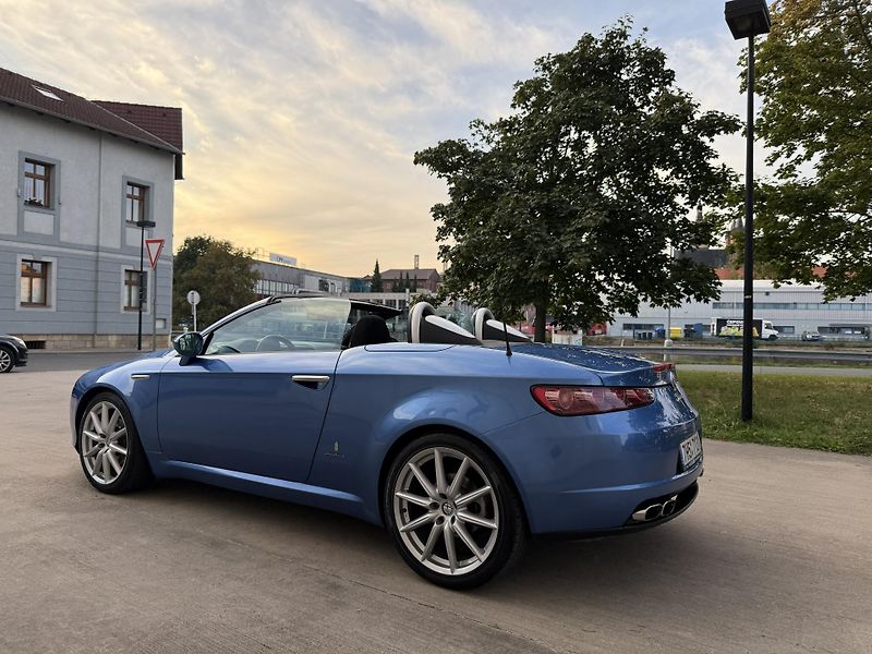 Alfa Romeo Spider (2026) 2.2JTS, nehavarované - fotka 9 z 20