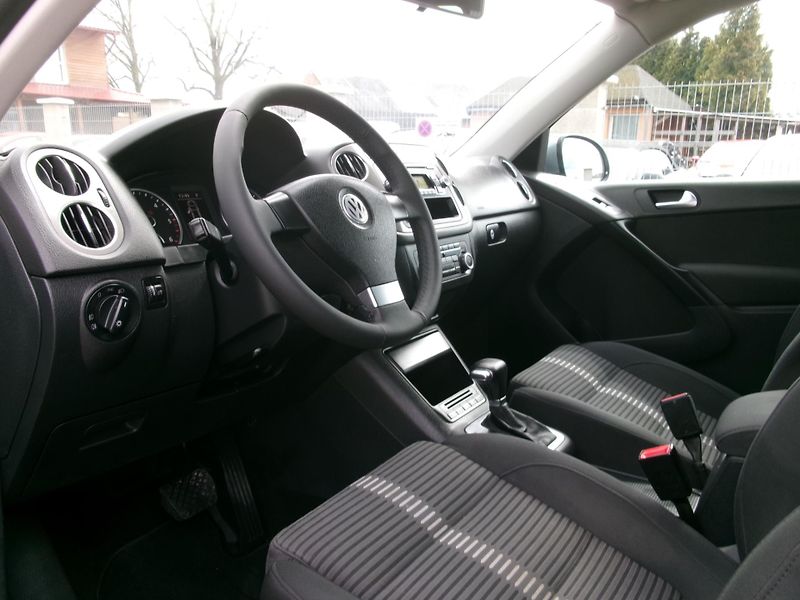 Volkswagen Tiguan (2010) 2,0TDI DSG AC 4x4 TEMP TAŽNÉ - fotka 26 z 31