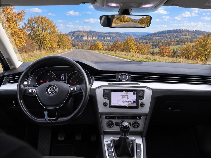 Volkswagen Passat 1,6 TDI Comfortline LED - fotka 21 z 28