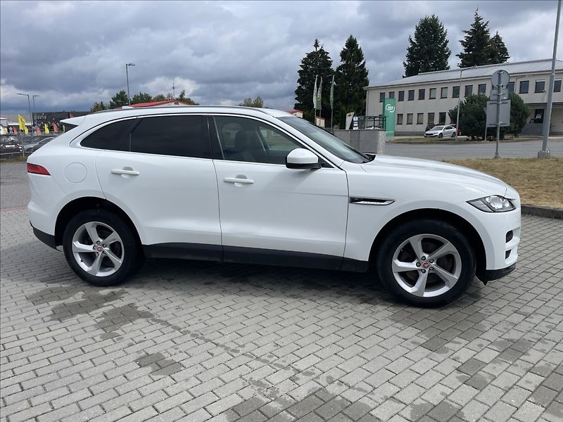 Jaguar F-Pace 3,0 d 221kw AWD Aut. DPH - fotka 5 z 33