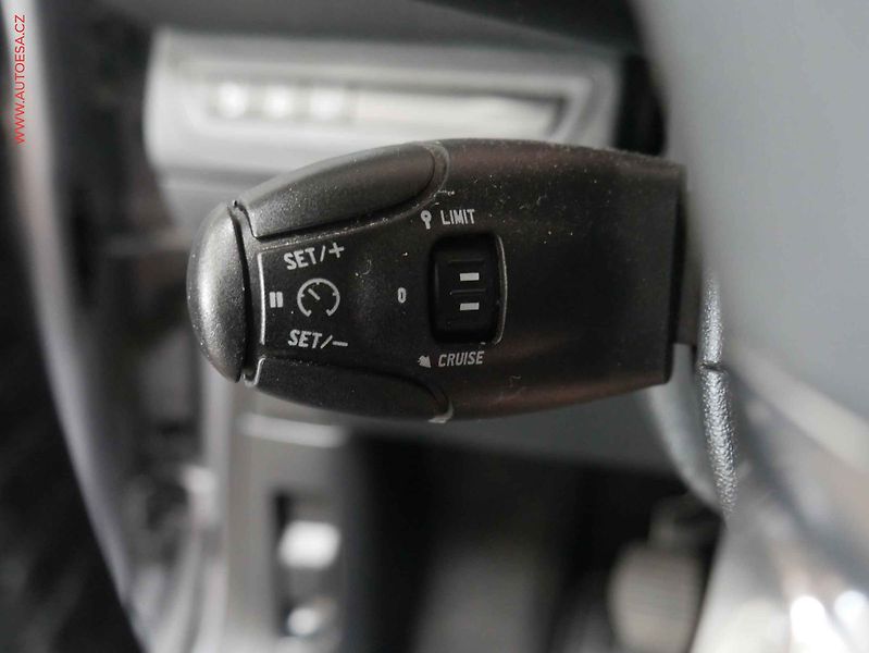 Peugeot 2008 (2016) 1.2PT, 2.maj,ČR, AC, park - fotka 14 z 18