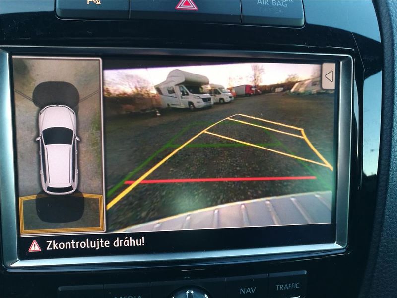 Volkswagen Touareg 3,0 TDI V6 Tiptronic - fotka 7 z 27