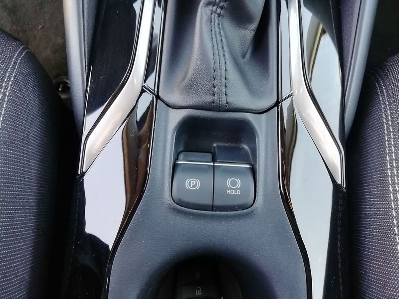 Toyota Corolla 1,8 HEV e-CVT Style - fotka 14 z 21