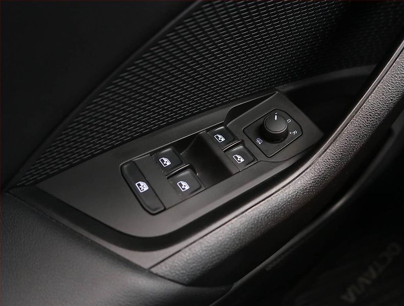 Škoda Octavia (2023) Ambition 2.0 TDI, ČR,1.maj - fotka 17 z 20