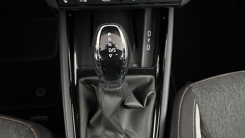 Škoda Kamiq 1.0 TSI DSG Style - fotka 22 z 24