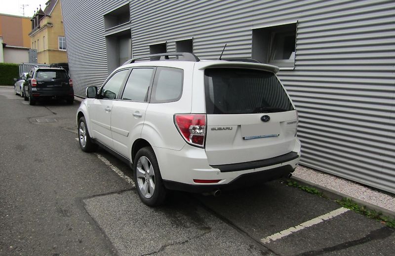 Subaru Forester (2009) 2,5 XT 5MT 169 kW ČR 1. maj. - fotka 4 z 24