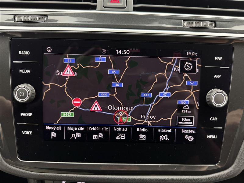 Volkswagen Tiguan 1,5 TSi DSG HUD KAMERA TAŽNÉ - fotka 15 z 50