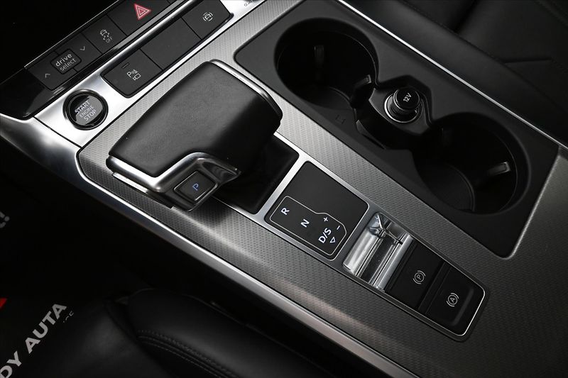 Audi A6 Avant 3,0 TDI V6 210kW MHEV Zá - fotka 22 z 31