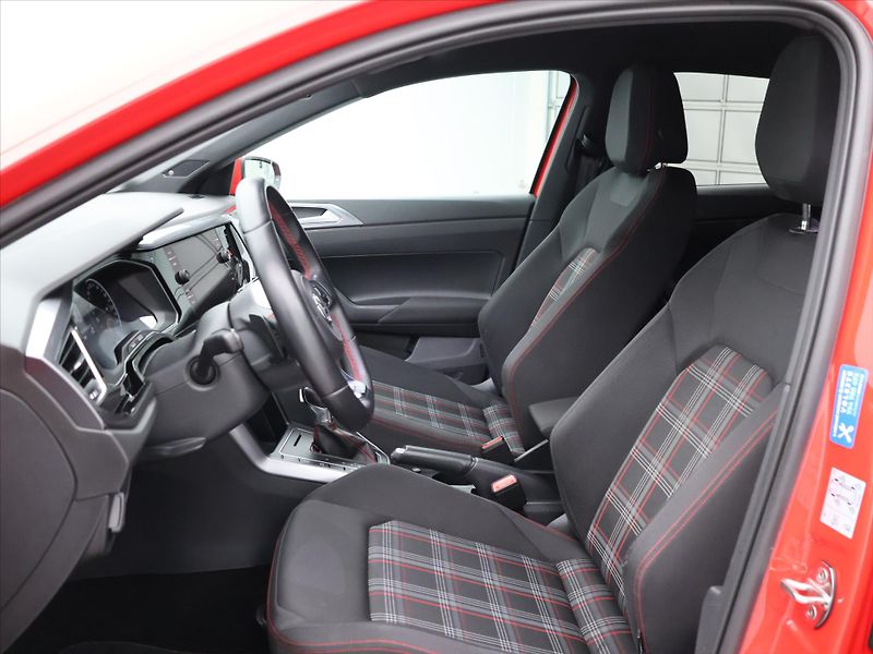 Volkswagen Polo 2,0 TSI GTI 147kW DSG LED Beat - fotka 11 z 33