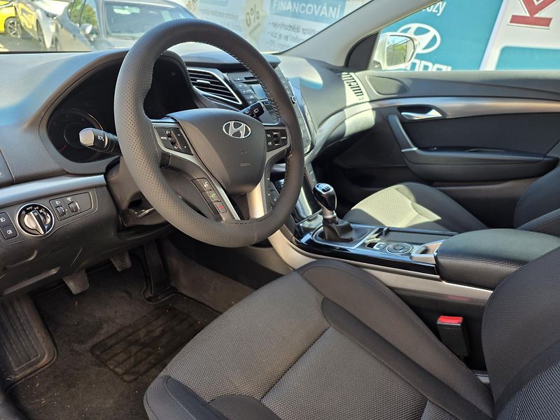 Hyundai i40 1.7-100KW-KAMERA-AUT.KLIMA - fotka 14 z 21