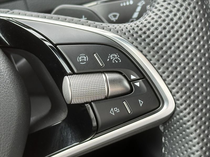 Škoda Karoq 2,0 TDI Sportline 4x4 DSG 1.ma - fotka 29 z 44