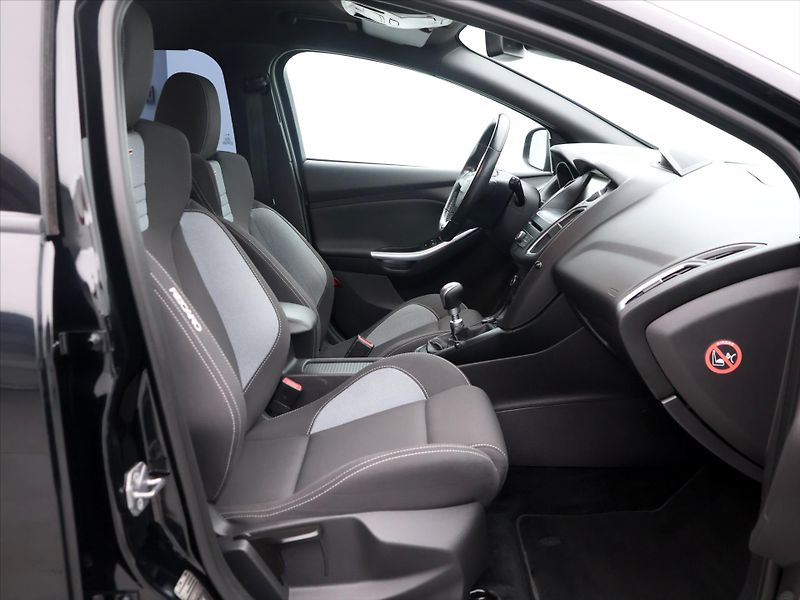 Ford Focus 2,0 TDCi ST 136kW Turnier - fotka 11 z 36