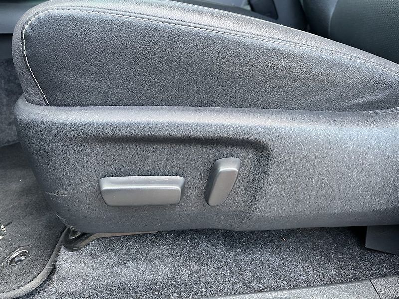 Toyota Hilux 2.8L Diesel  6 AT Invincible - fotka 27 z 29