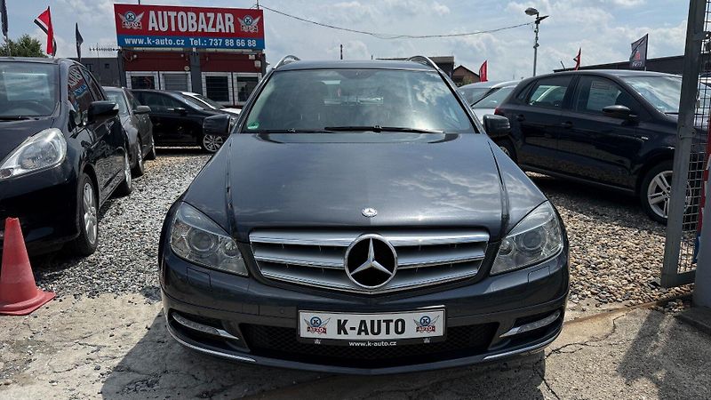 Mercedes-Benz Třídy C (2010) C200CGI 135kW *A/T*Xenon*ALU* - fotka 2 z 20