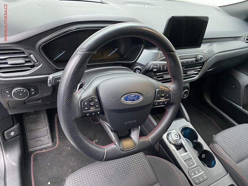 Ford Focus (2018) 1.5 TDCi, AT, headUP - fotka 12 z 20