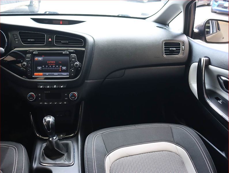 Kia Ceed (2015) 1.6 CRDi, Navi, Tempomat - fotka 8 z 18
