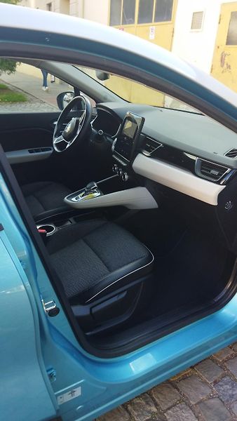 Renault Captur (2020) 1,6 Intens E-TECH - fotka 8 z 9