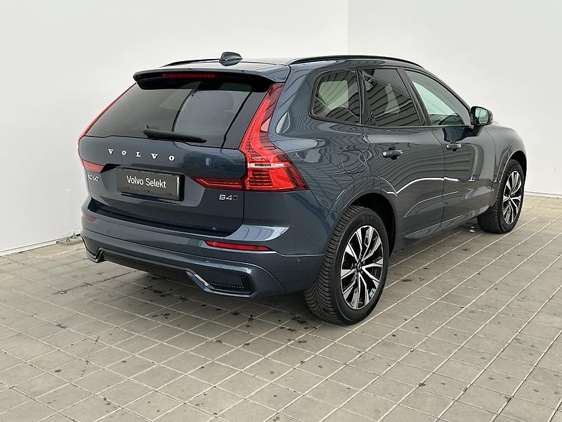 Volvo XC60 2.0 B4 4x4 PLUS  Black - fotka 6 z 28