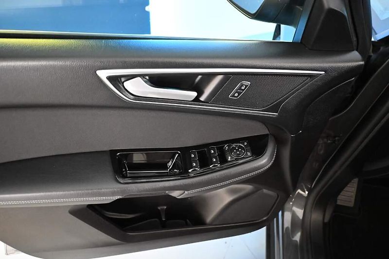 Ford S-MAX (2021) 2.0 7 Míst LED Tažné TITANIUM - fotka 16 z 34