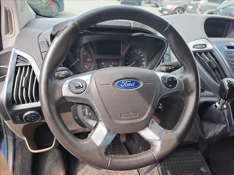 Ford Tourneo Custom 2,0 TDCI 9.MÍST - fotka 10 z 18