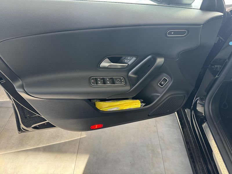 Mercedes-Benz CLA (2025) CLA 200 Shooting Brake NAVI  - fotka 17 z 26